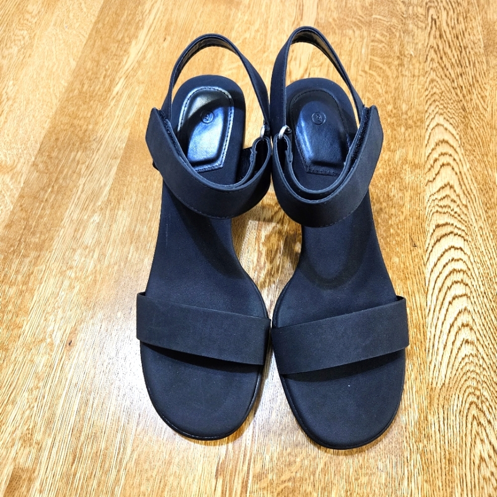 Black Women's Sandals W/velcro Strap, NIB, sz 9